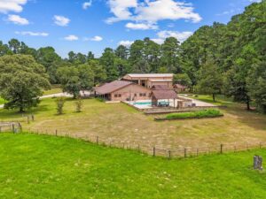 24 AC  Park Like Setting : Southern Grimes County